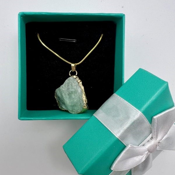 ნატურალური ქვის ყელსაბამი