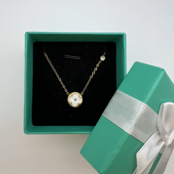 LV ყელსაბამი